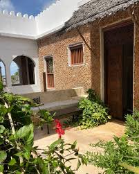 5 DAYS AMU HOUSE FLIGHT PACKAGE 1ST AUG-31ST DEC